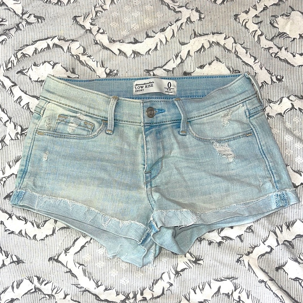 NWOT ABERCROMBIE & FITCH LIGHT WASH DENIM SHORTS